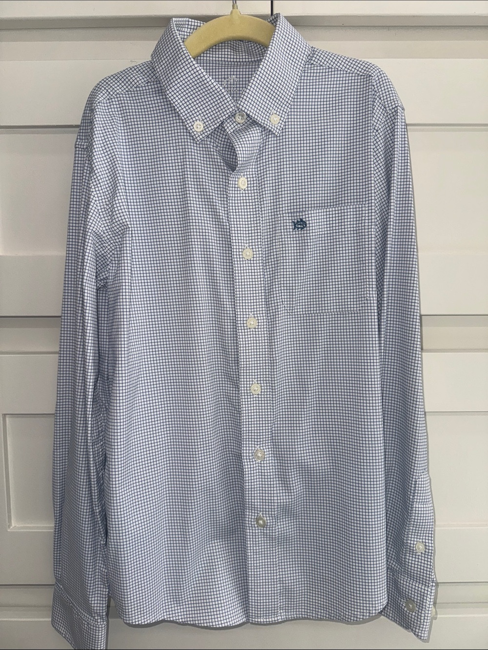 Youth Medium (8-10)
Boys Southern Tide Button Down shirt
EUC - worn twice